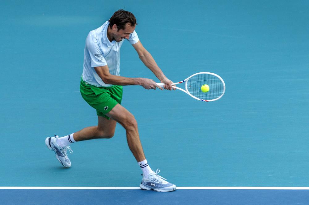 知名巴萨球迷：梅西不该偷偷的溜进诺坎普，这不是他家而是我们的